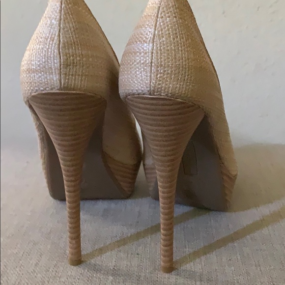 Tan heels - Picture 3 of 4